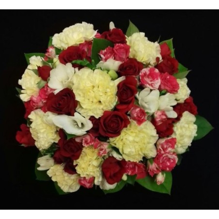 BOUQUET PROMOTION ROSE BUISSON 35 TIGES AVEC ROSE BUISSON PAR 10 FREESIA PAR 5 GROS OEILLET PAR 10 ET FEUILLAGE SALAL PAR 5